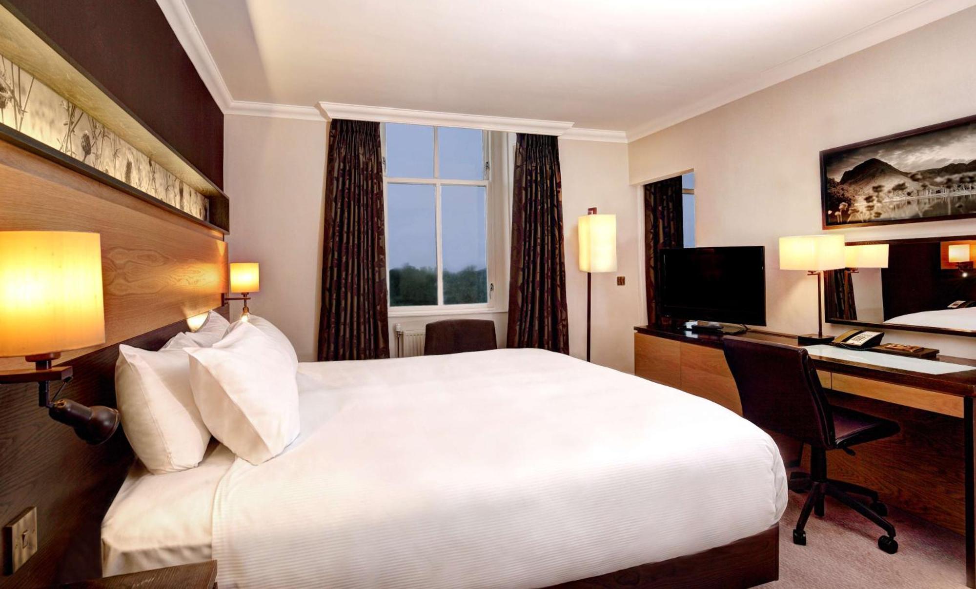 Doubletree By Hilton Dunblane Hydro Hotel מראה חיצוני תמונה